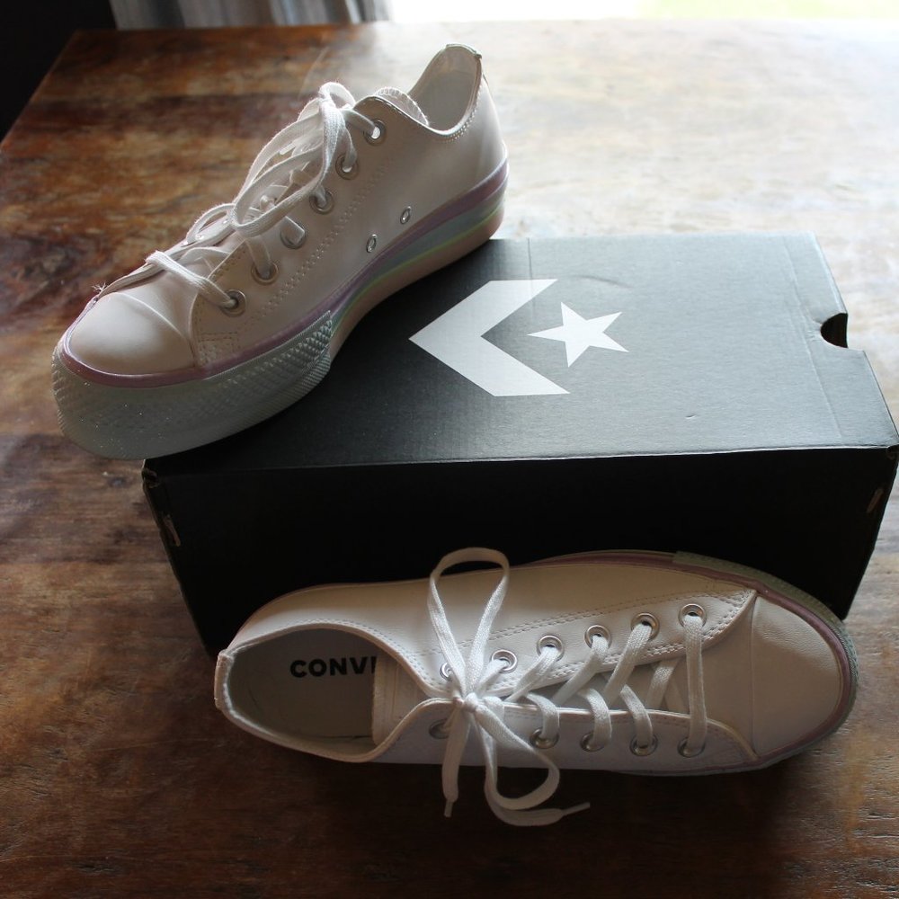 Women's Converse Leather Platform Chuck Taylor,566156C Size 8.5White/Lilac/PBlue